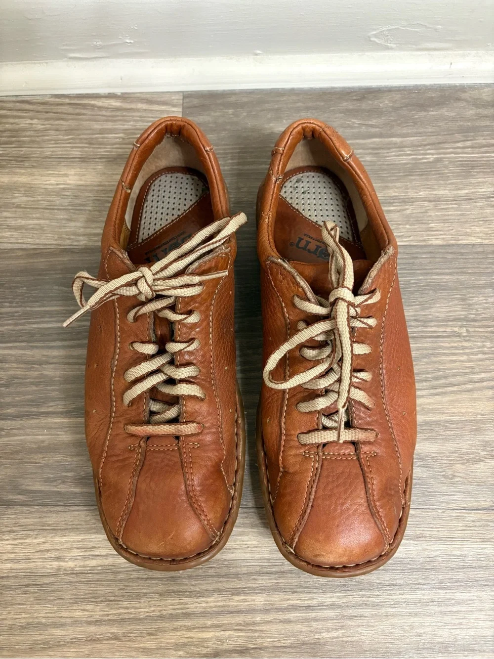 Vintage Women's Born Brown Leather Lace-Up Sneakers